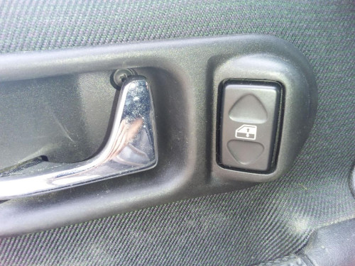 MANDO ELEVALUNAS TRASERO IZQUIERDO LAND ROVER DISCOVERY 
