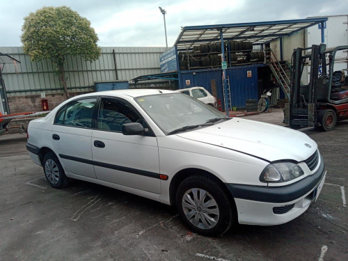  TOYOTA AVENSIS BERLINA (T22) 