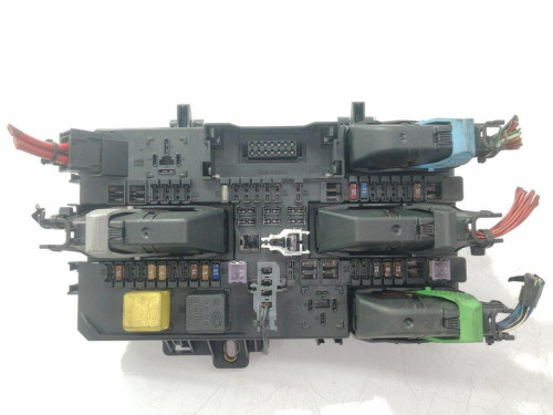  CAJA RELES / FUSIBLES Opel ASTRA H BERLINA 
