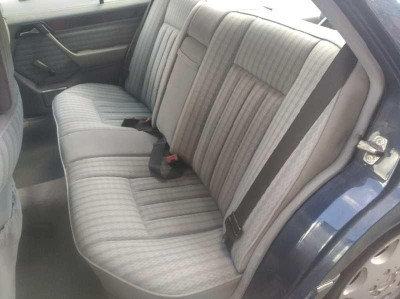 MERCEDES-BENZ CLASE 124 (BM 124) BERLINA