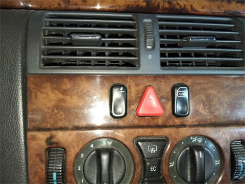 WARNING MERCEDES-BENZ CLASE E (BM 210) BERLINA 