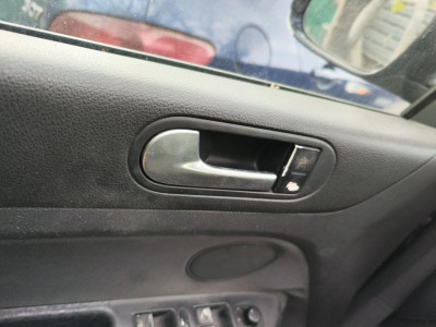 MANETA INTERIOR DELANTERA IZQUIERDA