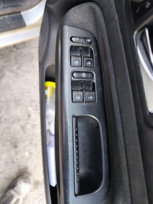 MANDO ELEVALUNAS DELANTERO DERECHO