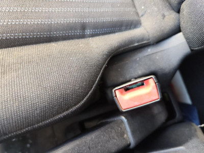 PRETENSOR AIRBAG DERECHO