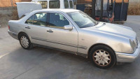 MERCEDES-BENZ CLASE E (BM 210) BERLINA