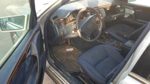  MERCEDES-BENZ CLASE E (BM 210) BERLINA 