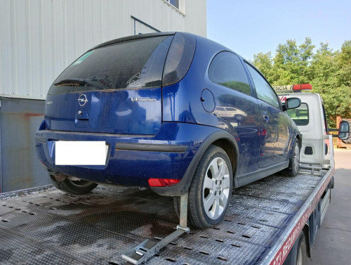 OPEL CORSA C — vehículo donante para recambios 
