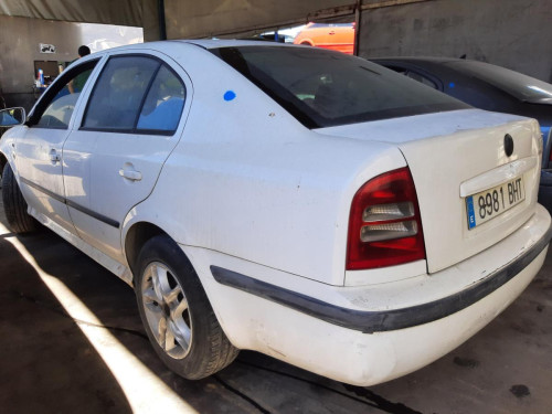  SKODA OCTAVIA BERLINA (1U2) 
