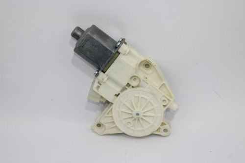MOTOR ELEVALUNAS DELANTERO DERECHO INFINITI Q30 