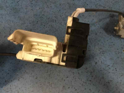 CERRADURA PUERTA TRASERA IZQUIERDA 