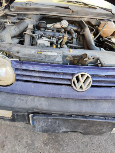 REJILLA DELANTERA Volkswagen GOLF III (1H1)(11.1991) 