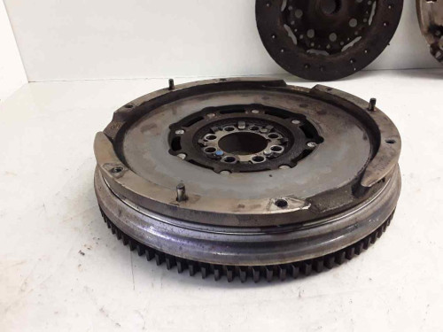 KIT EMBRAGUE Toyota AVENSIS BERLINA (T25) 