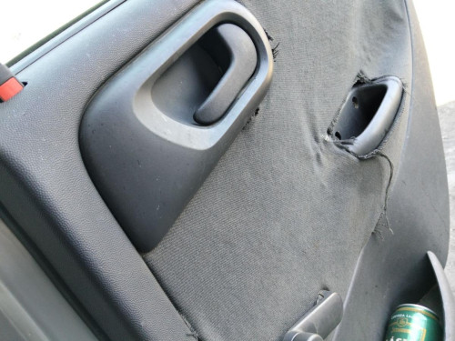 MANETA INTERIOR TRASERA DERECHA OPEL CORSA C 