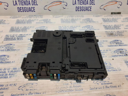  CAJA RELES / FUSIBLES 