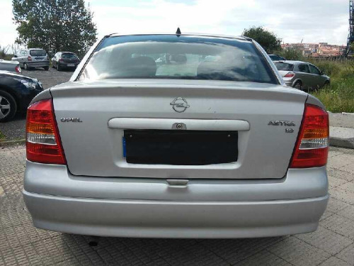 OPEL ASTRA G BERLINA — vehículo donante para recambios 