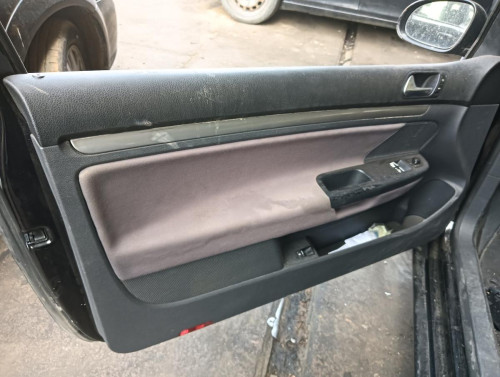 VOLKSWAGEN GOLF V (1K1)(10.2003) — vehículo donante para recambios 
