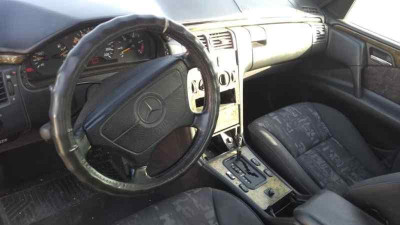 MERCEDES-BENZ CLASE E (BM 210) BERLINA