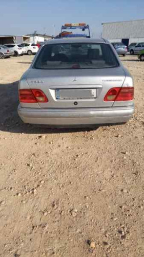 MERCEDES-BENZ CLASE E (BM 210) BERLINA — vehículo donante para recambios 