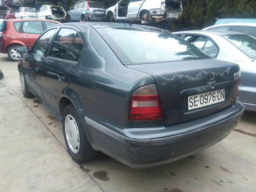  SKODA OCTAVIA BERLINA (1U2) 
