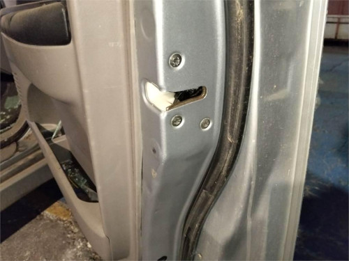 CERRADURA PUERTA DELANTERA DERECHA MITSUBISHI GRANDIS (NA0W) 
