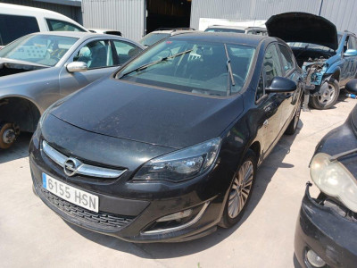 OPEL ASTRA J SEDÁN