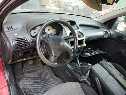 PEUGEOT 206 — vehículo donante para recambios 