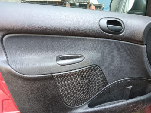 PEUGEOT 206 — vehículo donante para recambios 