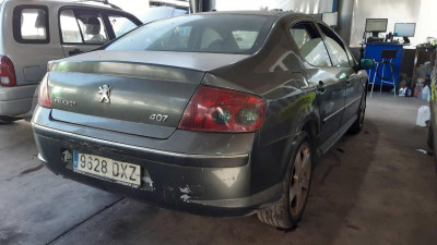 PEUGEOT 407