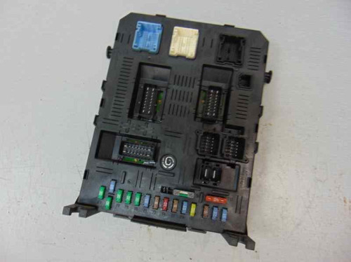 CAJA RELES / FUSIBLES used