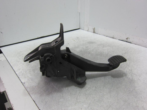  PEDAL EMBRAGUE DACIA DOKKER 