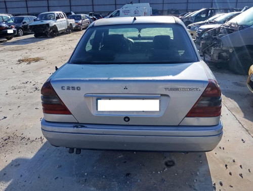  MERCEDES-BENZ CLASE C (BM 202) BERLINA 