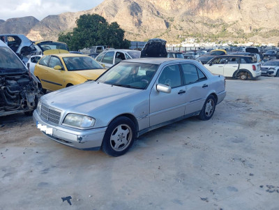 MERCEDES-BENZ CLASE C (BM 202) BERLINA