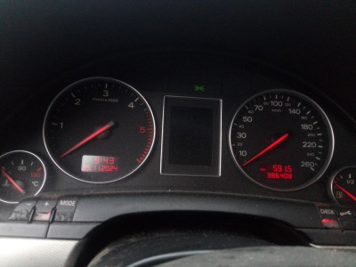 AUDI A4 BERLINA (8E)
