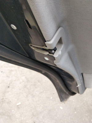 CERRADURA PUERTA TRASERA IZQUIERDA