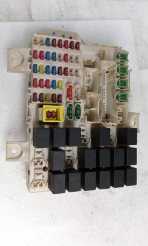  CAJA RELES / FUSIBLES Mitsubishi COLT BERLINA 5 (Z30) 