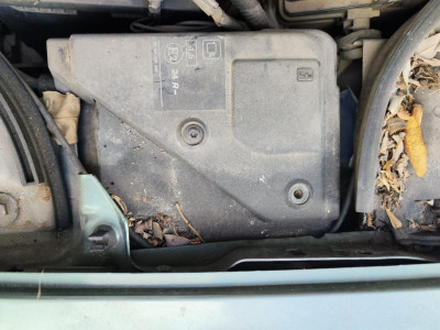 CAJA RELES / FUSIBLES