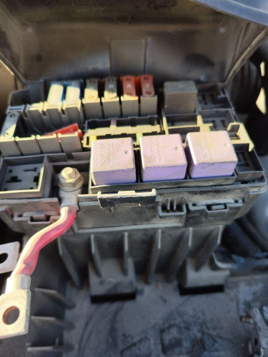 CAJA RELES / FUSIBLES Renault LAGUNA II (BG0) 