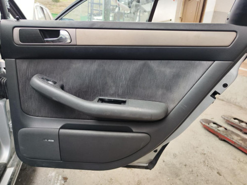 GUARNECIDO PUERTA TRASERA DERECHA б/у