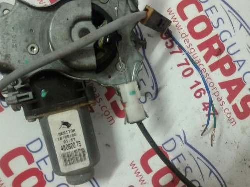 ELEVALUNAS DELANTERO DERECHO Nissan ALMERA (N16/E) 