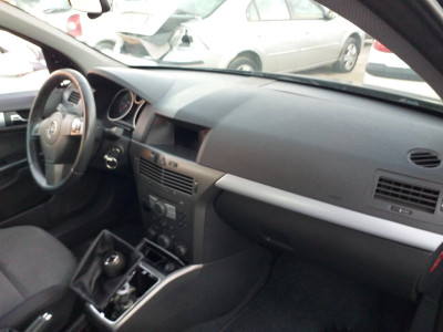 OPEL ASTRA H BERLINA