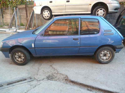 PEUGEOT 205 BERLINA