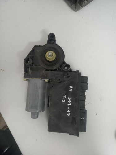 MOTOR ELEVALUNAS TRASERO DERECHO Audi A4 AVANT (8E) 