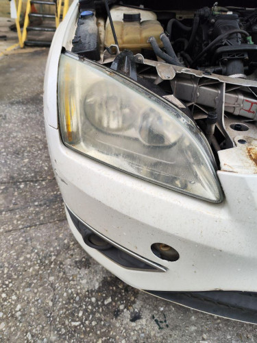 FARO DERECHO FORD FOCUS BERLINA (CAP) 