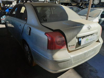 TOYOTA AVENSIS BERLINA (T25)
