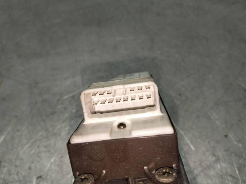 MANDO ELEVALUNAS DELANTERO IZQUIERDO Toyota LAND CRUISER (J9) 