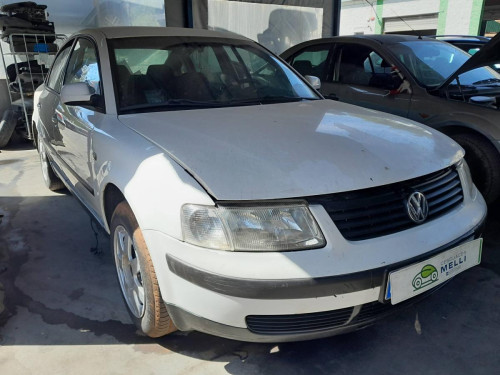  VOLKSWAGEN PASSAT BERLINA (3B2) 