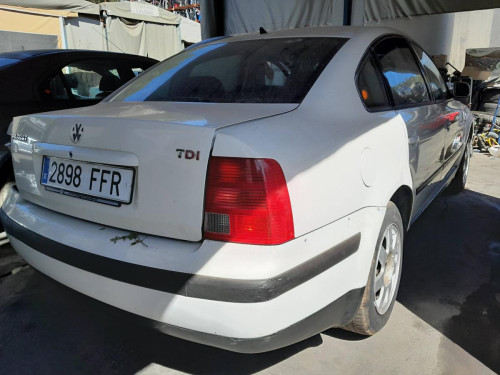  VOLKSWAGEN PASSAT BERLINA (3B2) 