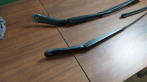 BRAZO LIMPIA DELANTERO DERECHO Land Rover FREELANDER (LR2) 