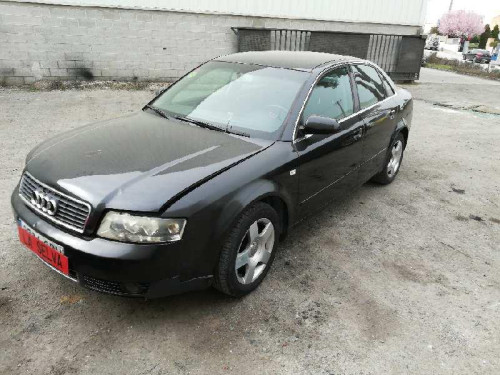 AUDI A4 BERLINA (8E) — vehículo donante para recambios 