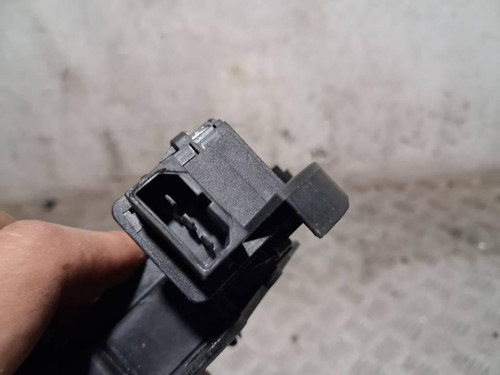 CERRADURA MALETERO / PORTON 